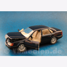 Audi 100 Stufenheck, blau metallic, M 1:24 Schabak 1420