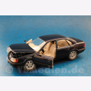 Audi 100 Stufenheck, blau metallic, M 1:24 Schabak 1420